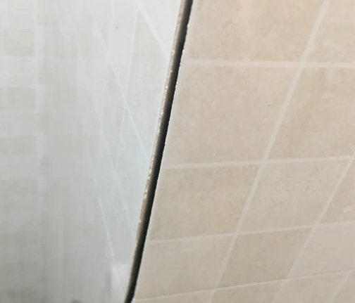 运河瓷砖空鼓维修公司分享阳台瓷砖脱落的修复过程可以分为以下几个步骤